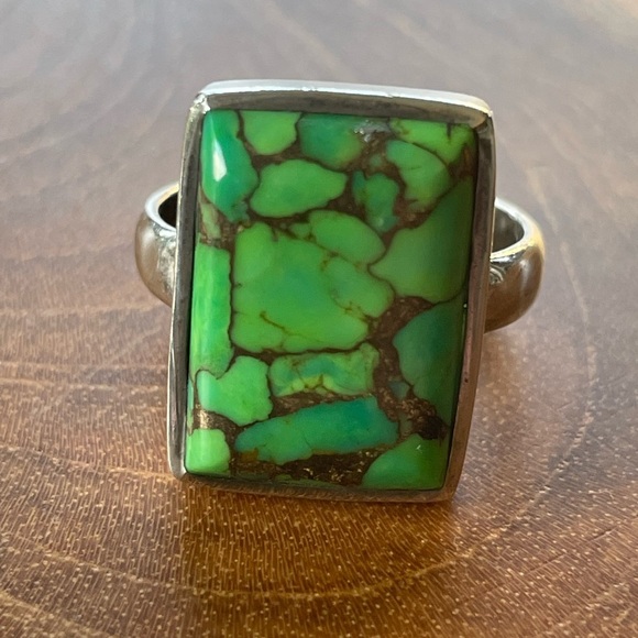 Sterling silver size 8 ring. - Picture 2 of 3